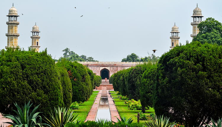 Beautiful Tomb of Emperor Jahangir